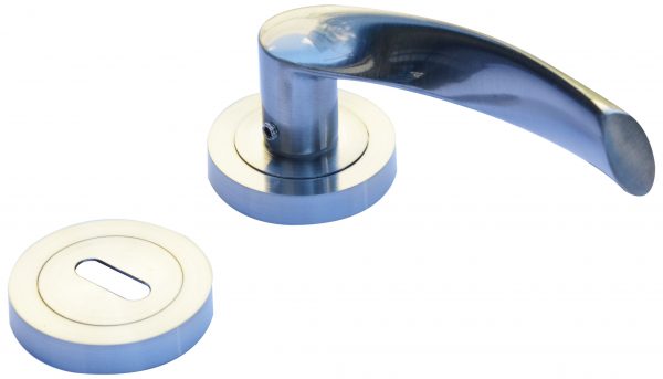 Manija Picaporte Curvo  Doble Con bocallaves Sist Con resorte - Imagen 2