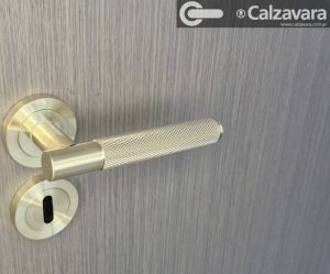 Manija Picaporte Dorado Doble Puerta Bocallaves con retroceso