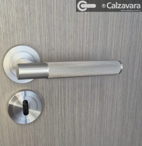 Manija Picaporte Plata Satinado Doble Puerta con Bocallaves